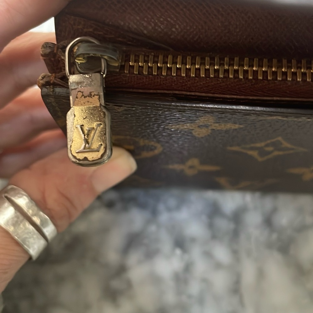 💯 Louis Vuitton VINTAGE monogram Sarah Portfolio bifold wallet! - Picture 15 of 15